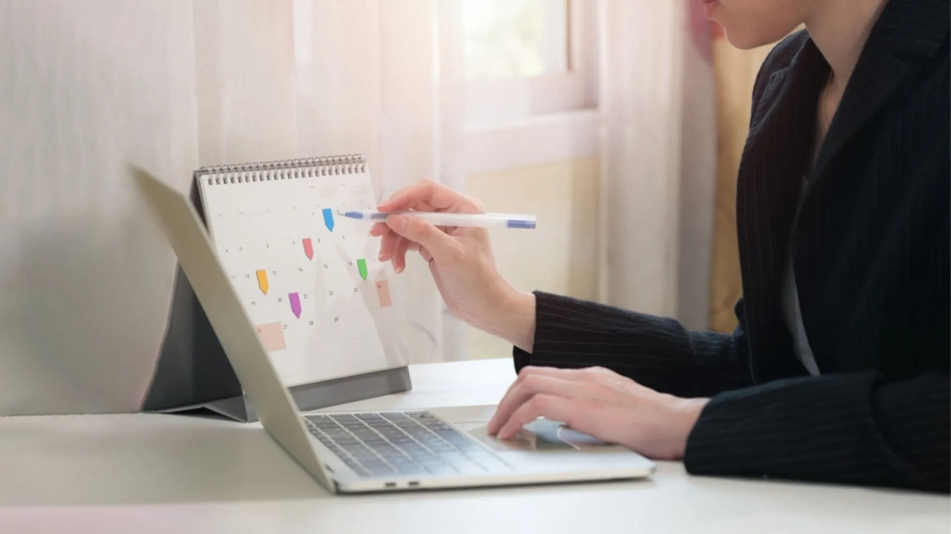 person writing 'agenda'